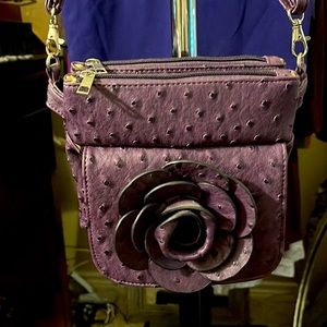 Purple small purse w 4 pockets, 2 zippered.